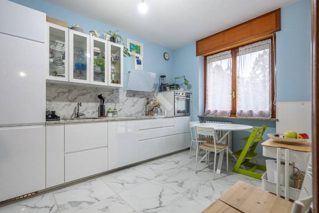 appartamento in vendita a Collegno in zona Leumann