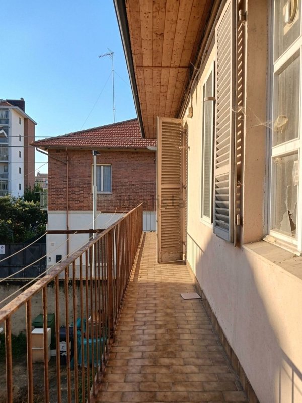 appartamento in vendita a Collegno in zona Leumann