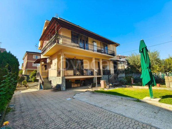 appartamento in vendita a Collegno in zona Leumann