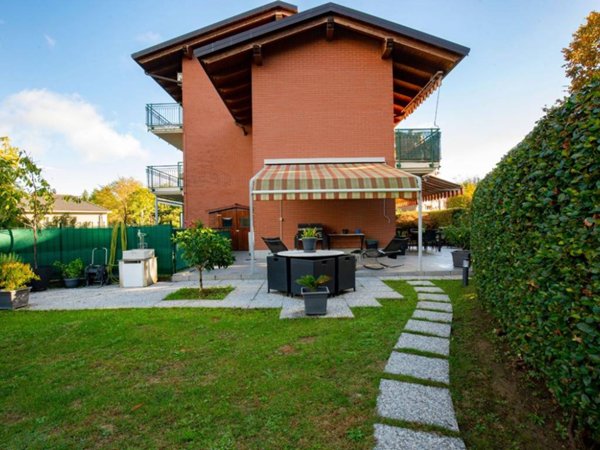 appartamento in vendita a Collegno in zona Leumann
