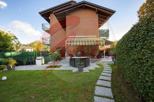 appartamento in vendita a Collegno in zona Leumann