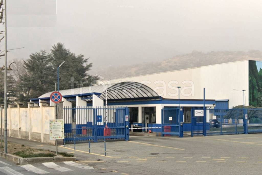 locale commerciale in vendita a Condove