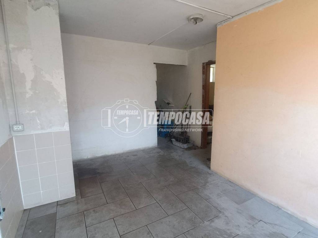 locale commerciale in vendita a Condove