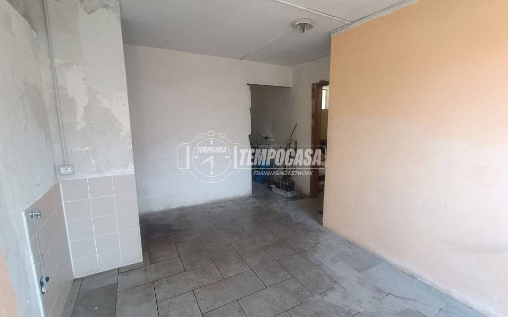 locale commerciale in vendita a Condove in zona Cascina