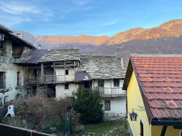 casa indipendente in vendita a Corio in zona Ritornato