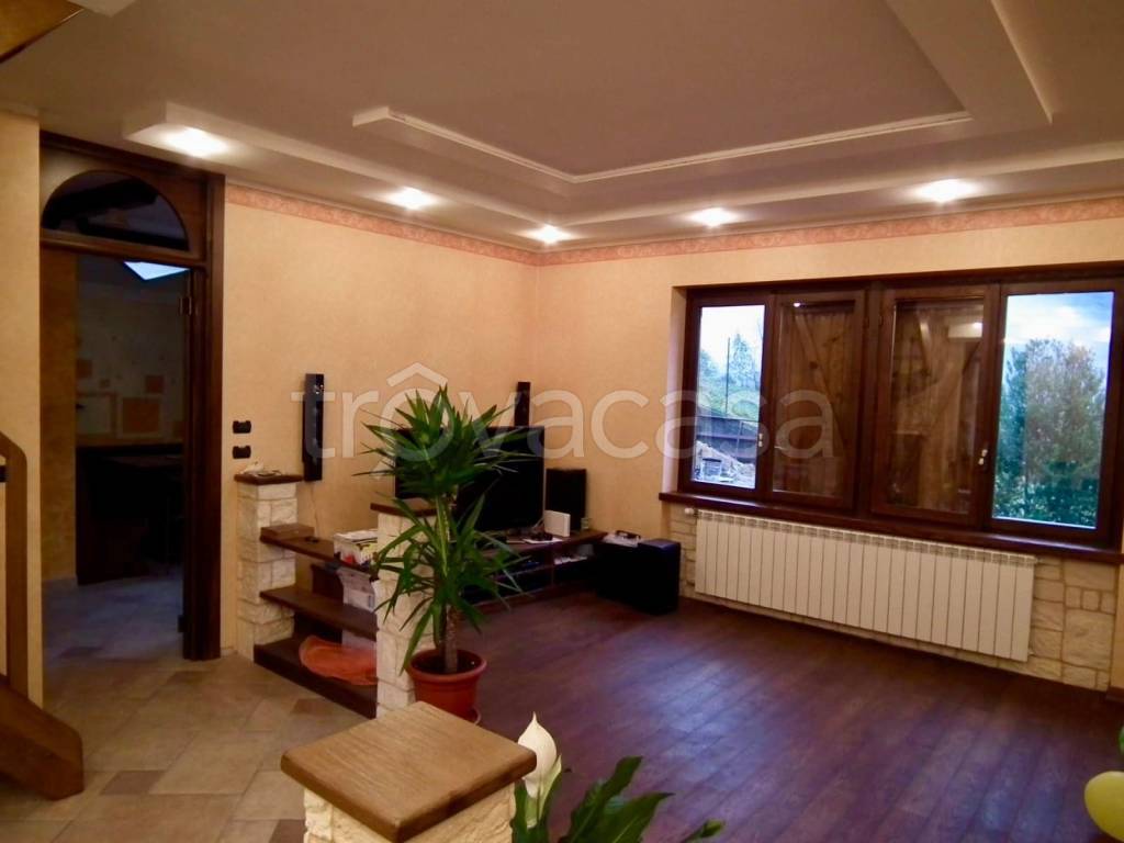 casa indipendente in vendita a Corio in zona Ritornato