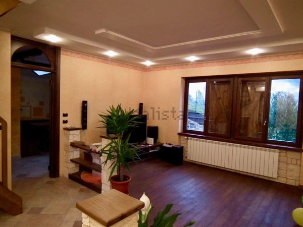 casa indipendente in vendita a Corio in zona Ritornato