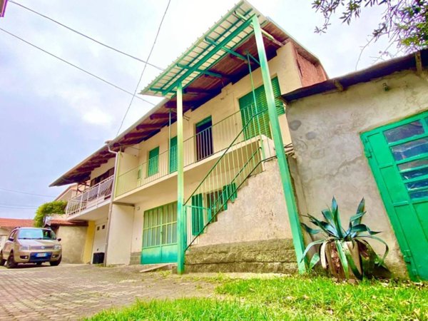 casa indipendente in vendita a Corio in zona Benne