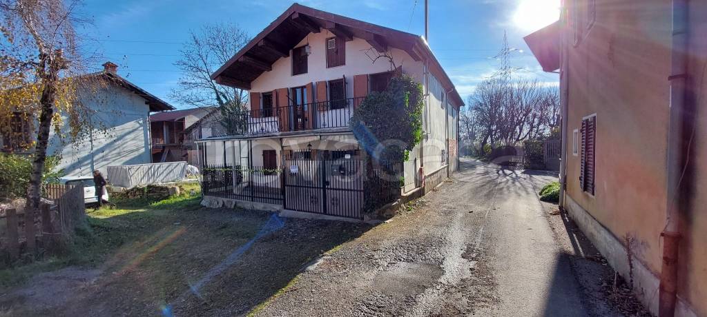 casa indipendente in vendita a Corio in zona Benne
