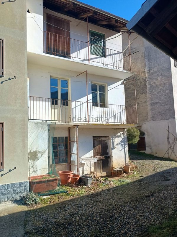 pentavano in vendita a Corio