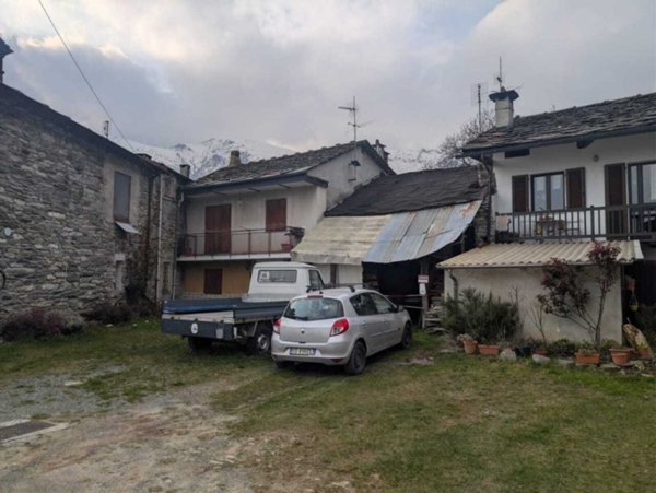 casale in vendita a Corio in zona Colle Secchie
