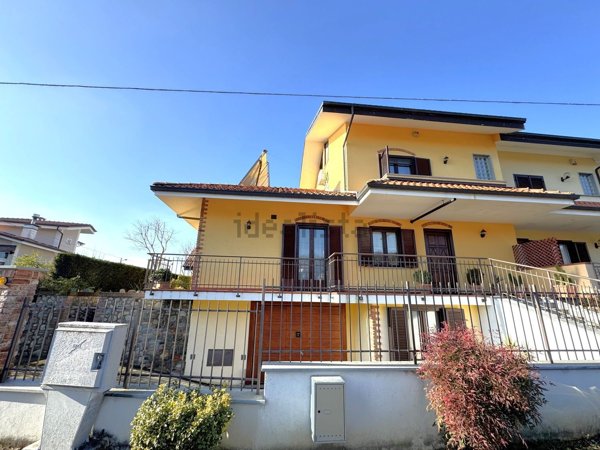 casa indipendente in vendita a Cuceglio