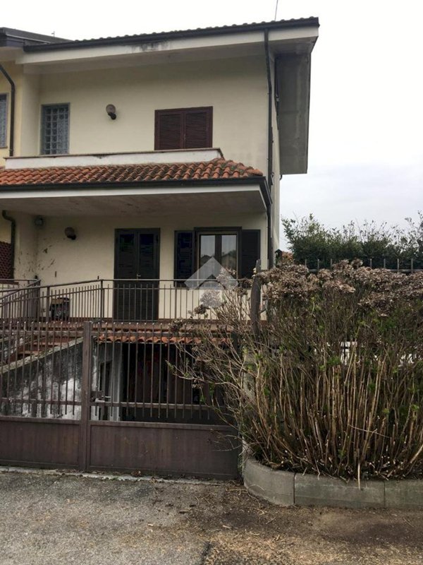 casa indipendente in vendita a Cuceglio