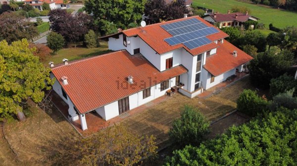 casa indipendente in vendita a Cuceglio