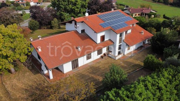 casa indipendente in vendita a Cuceglio