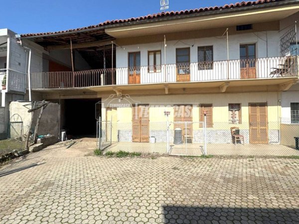 casa indipendente in vendita a Cuceglio