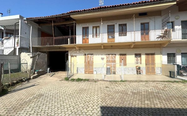 casa indipendente in vendita a Cuceglio