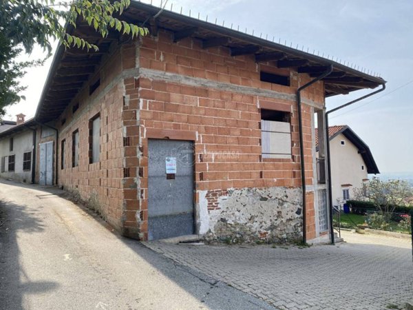 casa indipendente in vendita a Cuceglio