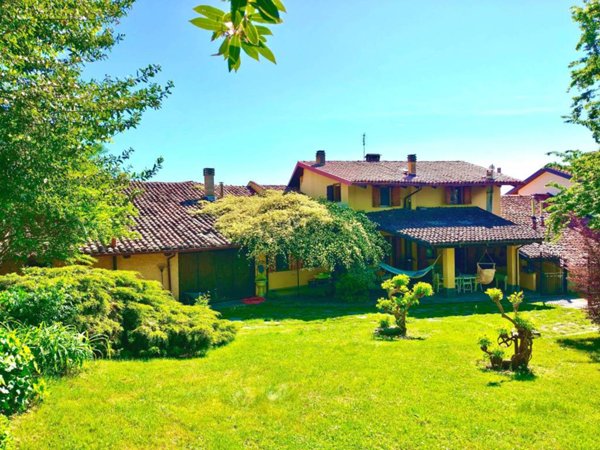 casa indipendente in vendita a Cuceglio