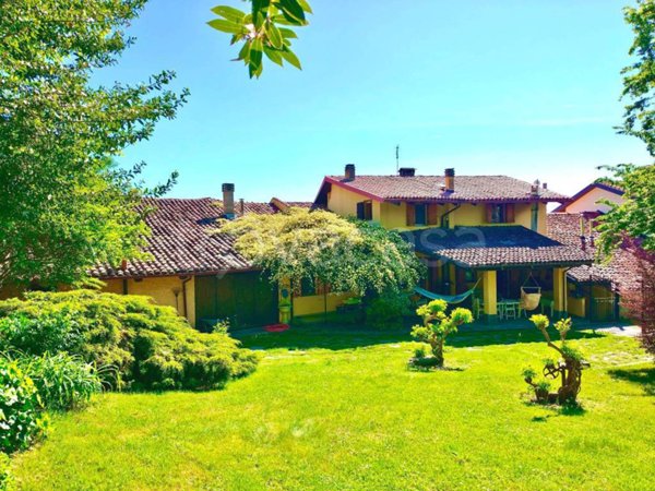 casa indipendente in vendita a Cuceglio