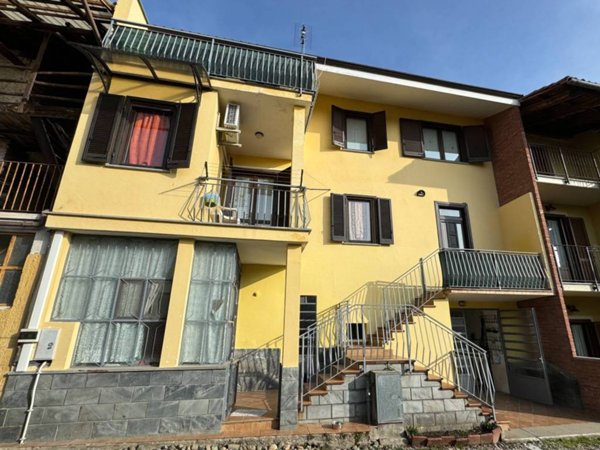 casa indipendente in vendita a Cuceglio