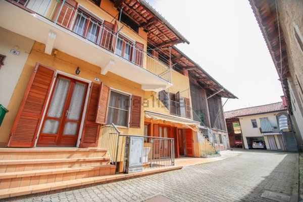 casa semindipendente in vendita a Cuceglio