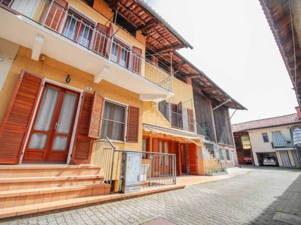 casa indipendente in vendita a Cuceglio in zona Cascine Cuffia
