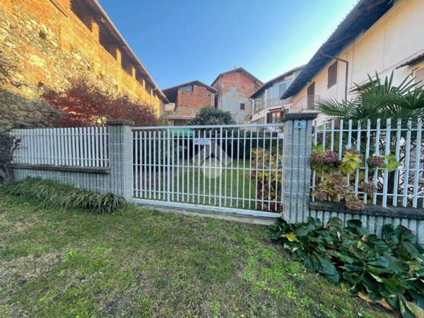 casa indipendente in vendita a Cuceglio in zona Cascine Cuffia