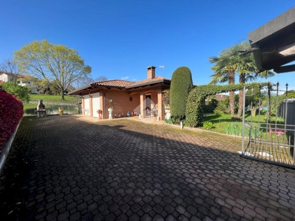 casa indipendente in vendita a Cuceglio in zona Cascine Cuffia