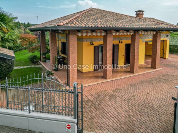 casa indipendente in vendita a Cuceglio in zona Cascine Cuffia