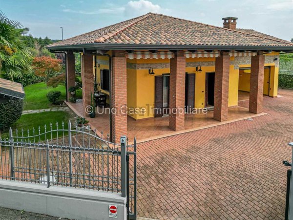 casa indipendente in vendita a Cuceglio in zona Cascine Cuffia