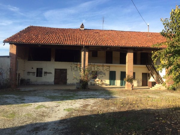 esavano in vendita a Cumiana