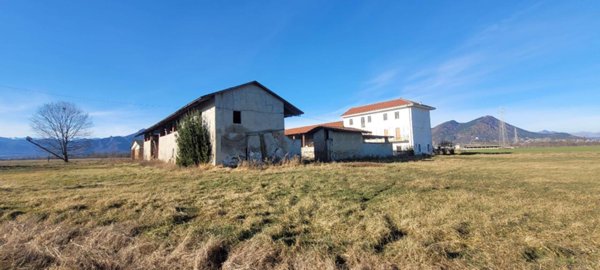 casale in vendita a Cumiana