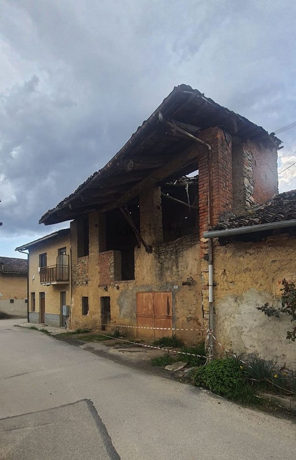 locale di sgombero in vendita a Cumiana