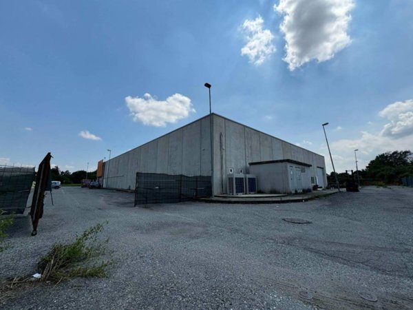 locale commerciale in vendita a Cumiana