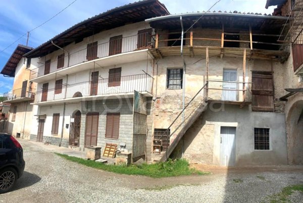 casa indipendente in vendita a Cuorgnè
