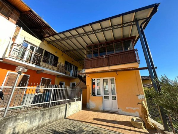 casa indipendente in vendita a Cuorgnè in zona Salto