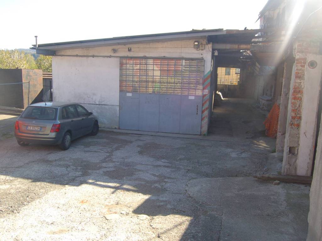 locale commerciale in vendita a Cuorgnè