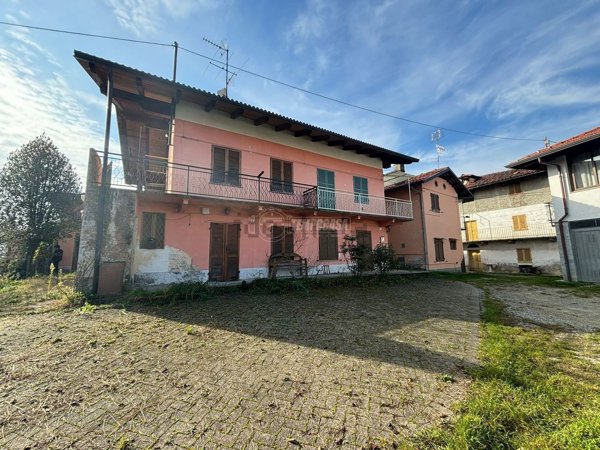 casa indipendente in vendita a Cuorgnè in zona San Bernardo