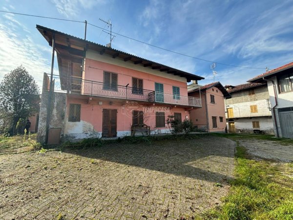 casa indipendente in vendita a Cuorgnè in zona San Bernardo
