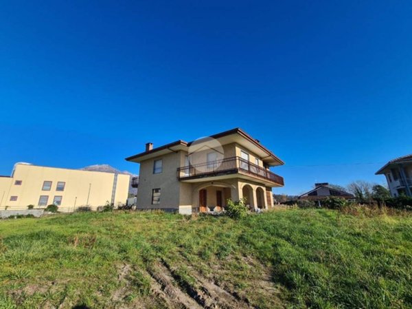 casa indipendente in vendita a Cuorgnè