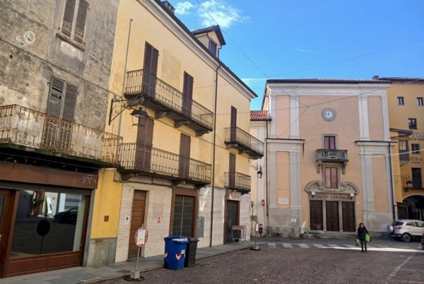 locale commerciale in vendita a Cuorgnè
