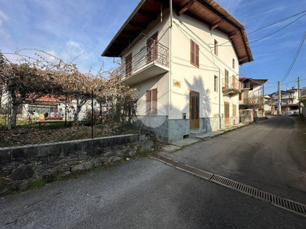 casa indipendente in vendita a Cuorgnè in zona Priacco