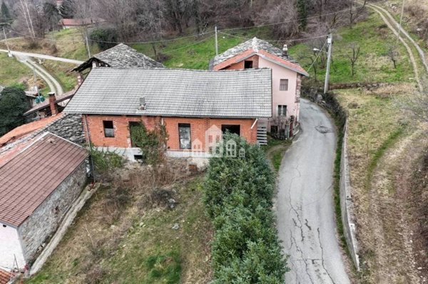 casa indipendente in vendita a Cuorgnè in zona San Bernardo