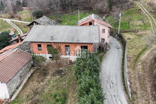 casa indipendente in vendita a Cuorgnè in zona San Bernardo