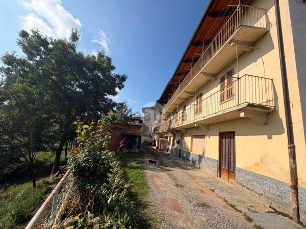 casa indipendente in vendita a Cuorgnè in zona Belvedere