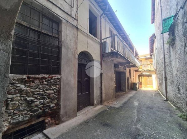 casa indipendente in vendita a Cuorgnè