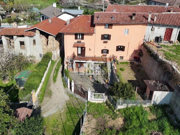 casa indipendente in vendita a Cuorgnè in zona Santa Lucia