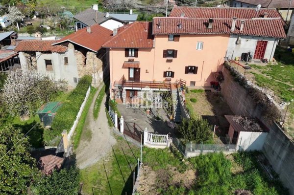 casa indipendente in vendita a Cuorgnè in zona Santa Lucia