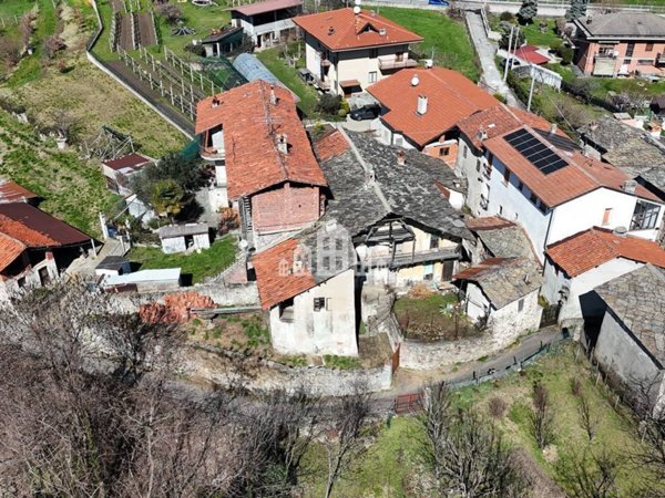 casa indipendente in vendita a Cuorgnè in zona Salto